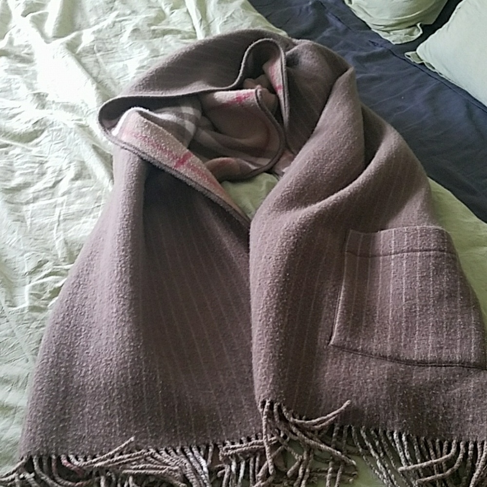 Burberry women's St. Helen pocket scarf- rare